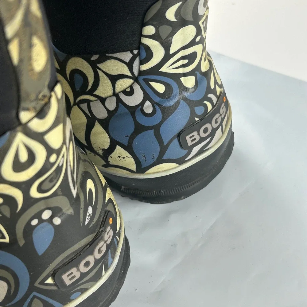Bogs WMNS 9 Classic High Paisley Floral Waterproof Insulated Rain Boots Blue